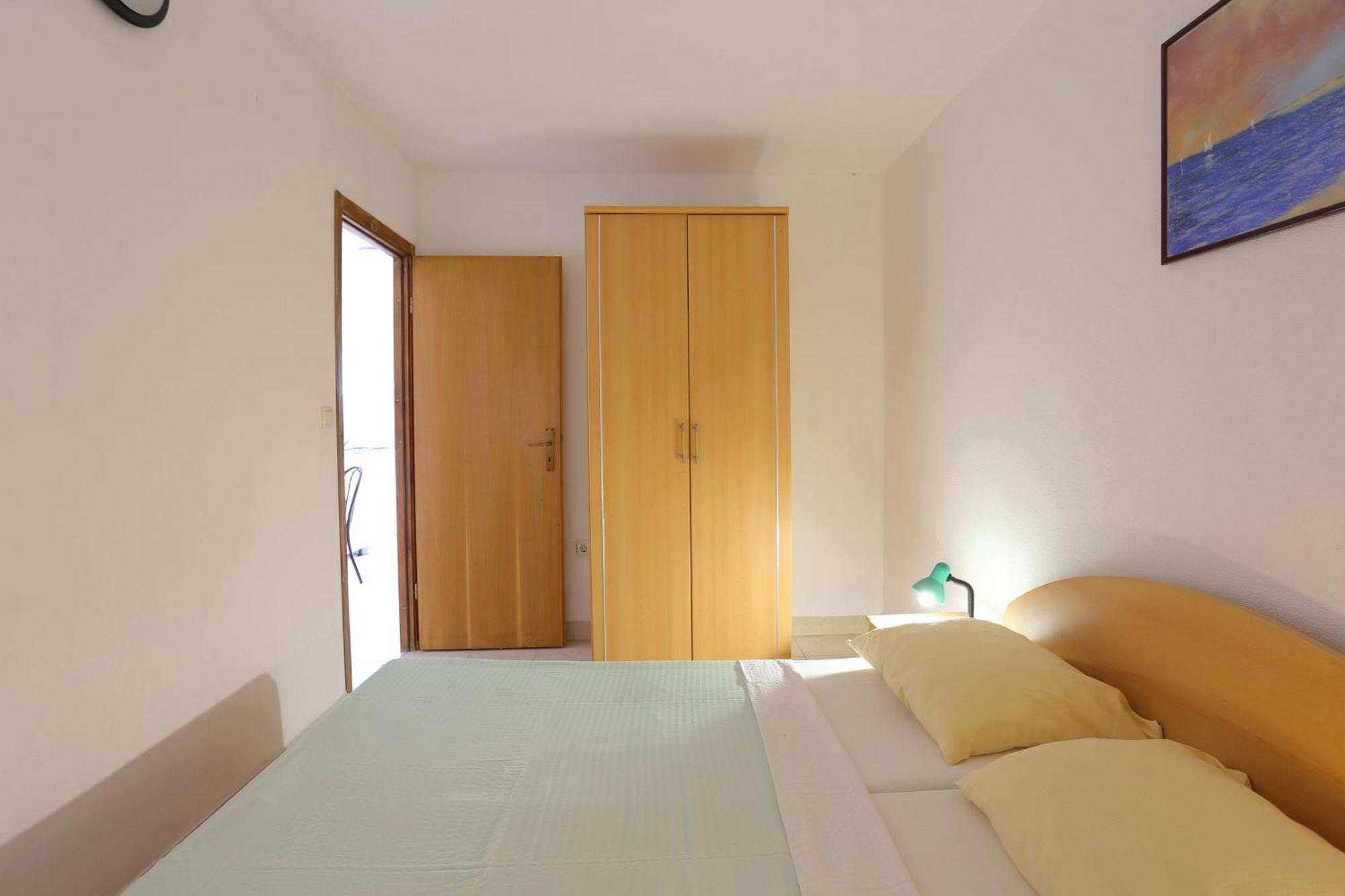 Family Friendly Apartments With A Swimming Pool Businci, Ciovo - 11232 Трогир Номер фото