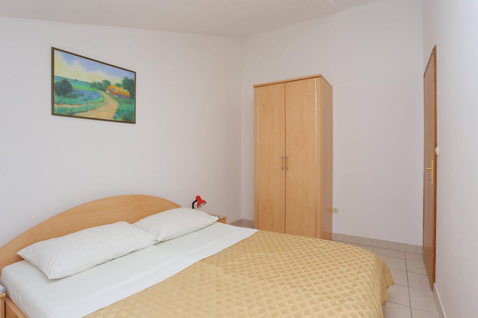 Family Friendly Apartments With A Swimming Pool Businci, Ciovo - 11232 Трогир Номер фото