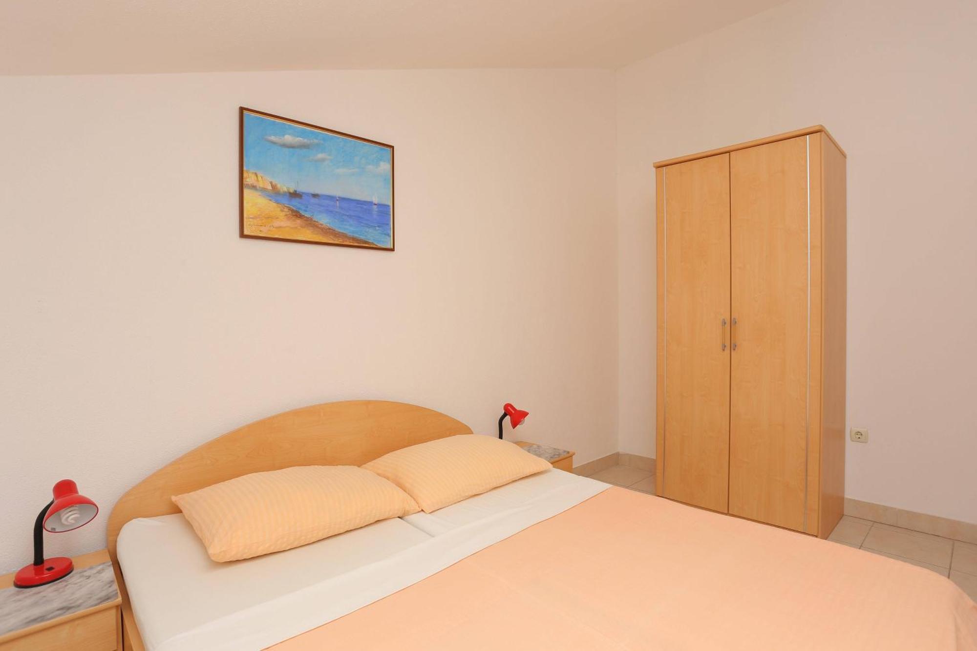 Family Friendly Apartments With A Swimming Pool Businci, Ciovo - 11232 Трогир Номер фото