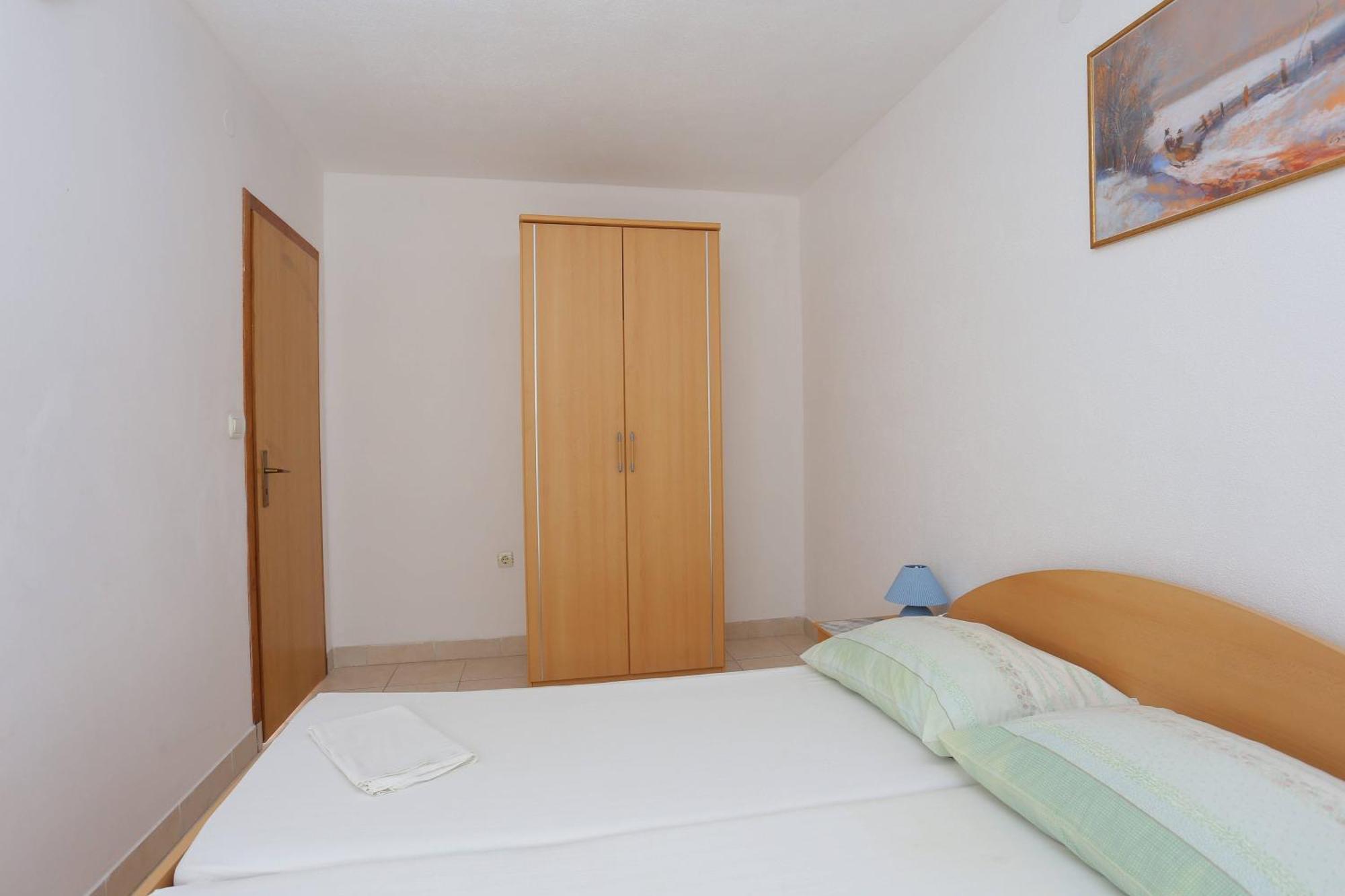 Family Friendly Apartments With A Swimming Pool Businci, Ciovo - 11232 Трогир Номер фото
