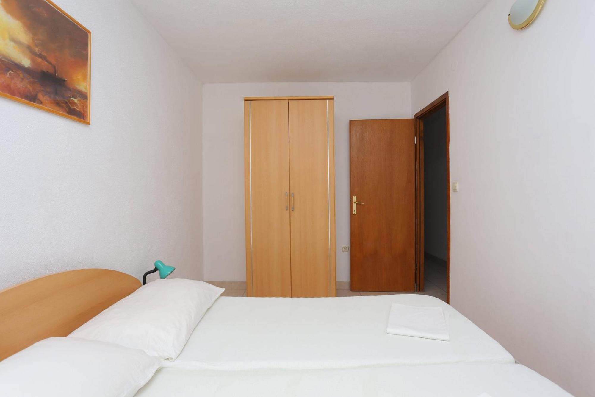 Family Friendly Apartments With A Swimming Pool Businci, Ciovo - 11232 Трогир Номер фото