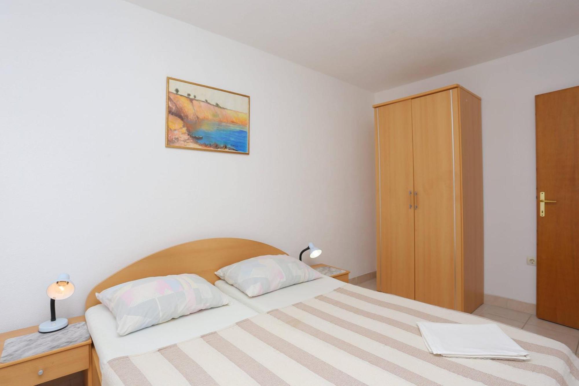 Family Friendly Apartments With A Swimming Pool Businci, Ciovo - 11232 Трогир Номер фото