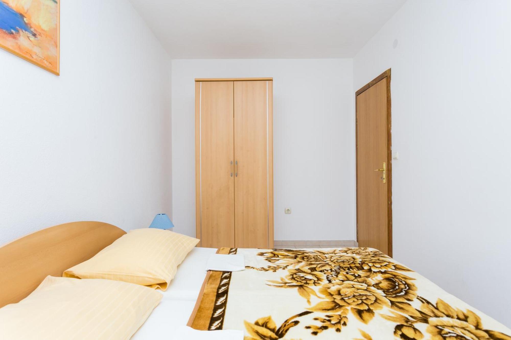 Family Friendly Apartments With A Swimming Pool Businci, Ciovo - 11232 Трогир Номер фото