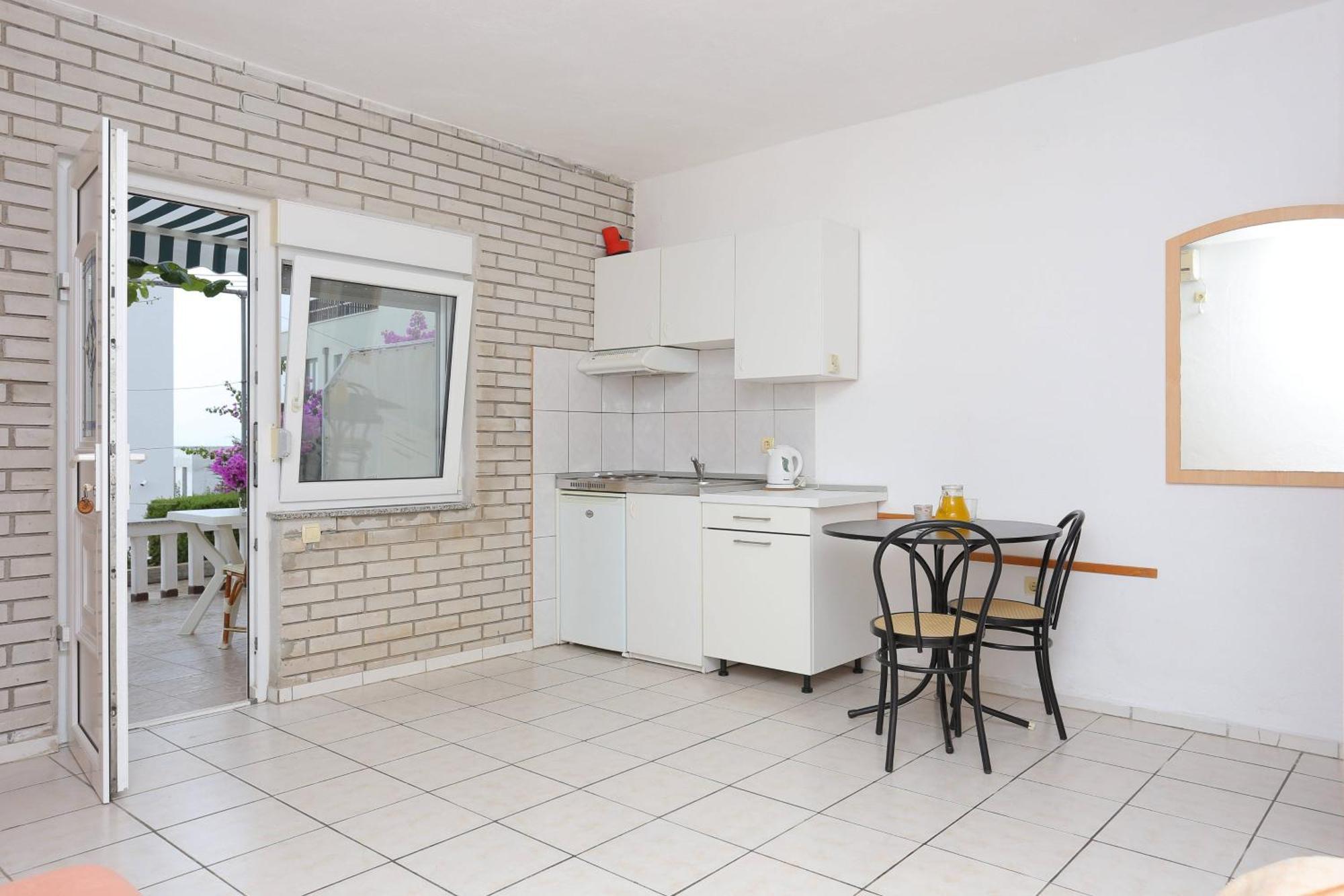 Family Friendly Apartments With A Swimming Pool Businci, Ciovo - 11232 Трогир Экстерьер фото