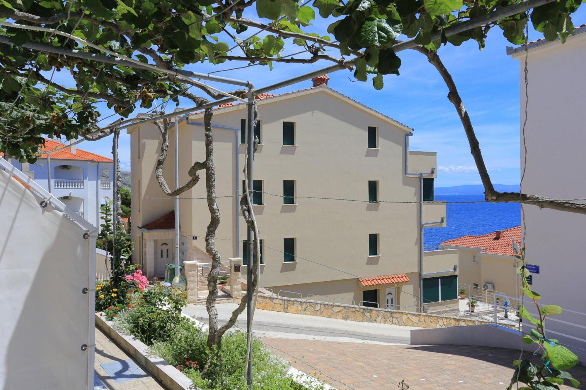 Family Friendly Apartments With A Swimming Pool Businci, Ciovo - 11232 Трогир Экстерьер фото