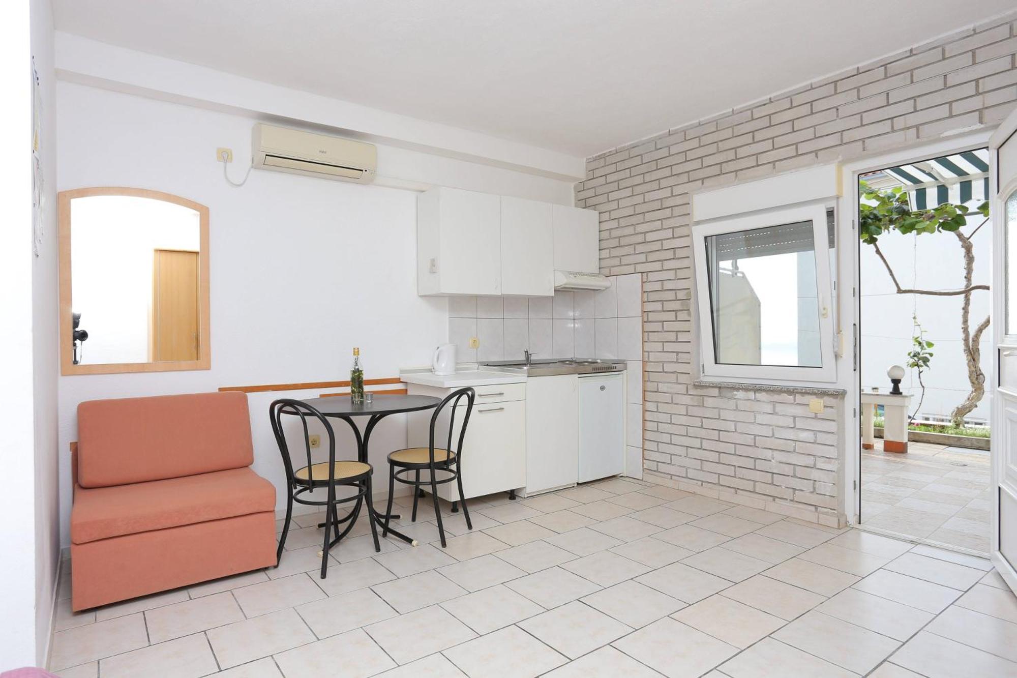 Family Friendly Apartments With A Swimming Pool Businci, Ciovo - 11232 Трогир Экстерьер фото
