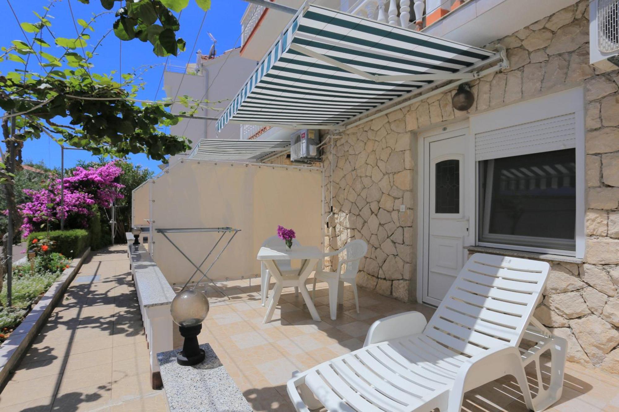 Family Friendly Apartments With A Swimming Pool Businci, Ciovo - 11232 Трогир Экстерьер фото