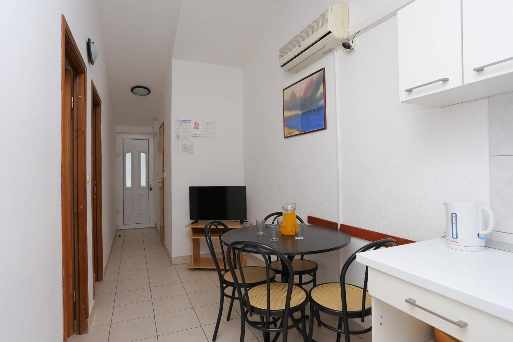 Family Friendly Apartments With A Swimming Pool Businci, Ciovo - 11232 Трогир Экстерьер фото