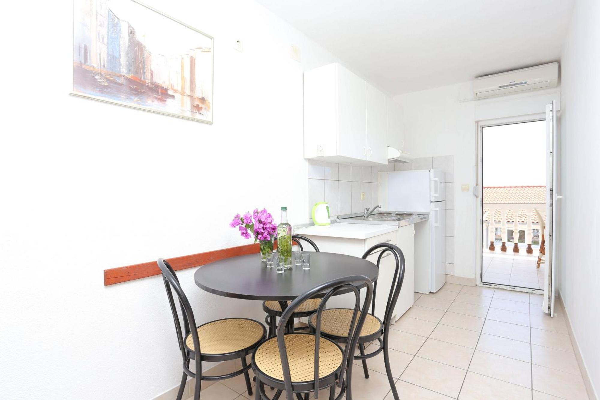 Family Friendly Apartments With A Swimming Pool Businci, Ciovo - 11232 Трогир Экстерьер фото