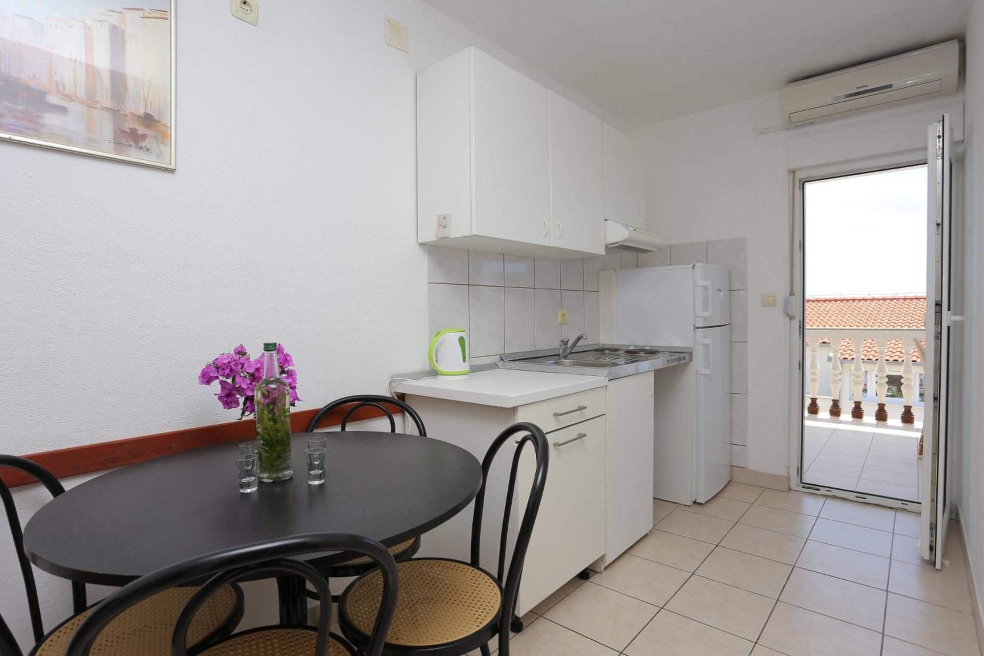 Family Friendly Apartments With A Swimming Pool Businci, Ciovo - 11232 Трогир Экстерьер фото