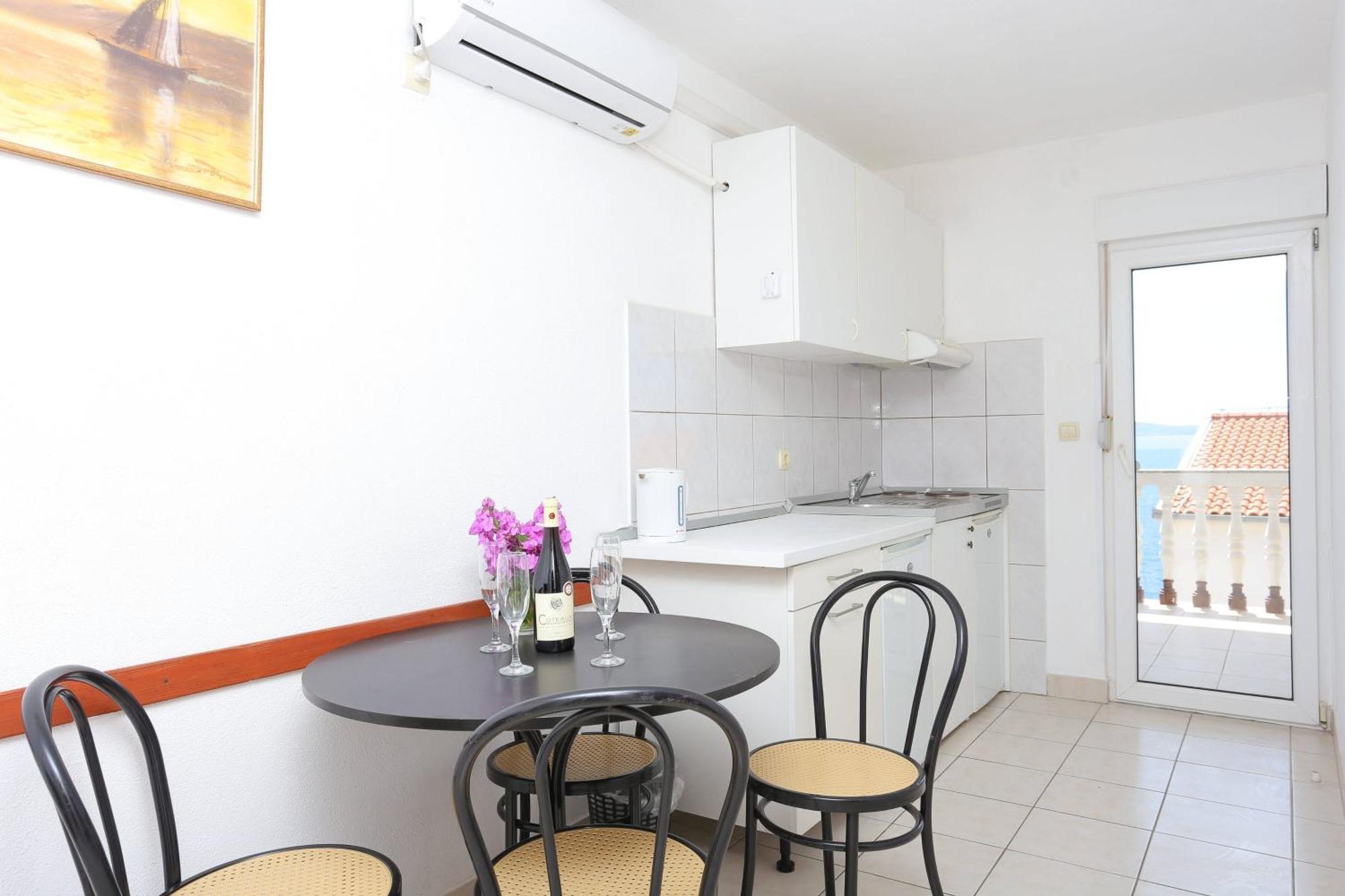 Family Friendly Apartments With A Swimming Pool Businci, Ciovo - 11232 Трогир Экстерьер фото