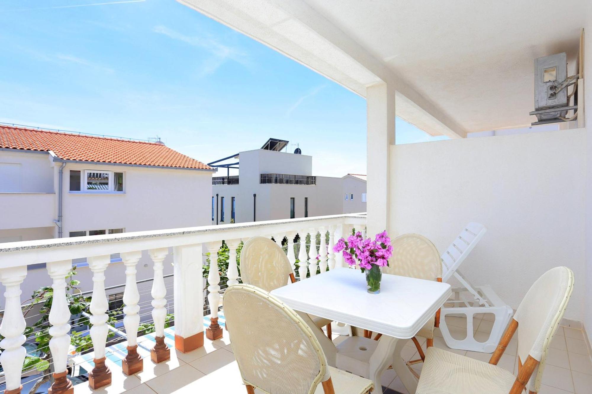 Family Friendly Apartments With A Swimming Pool Businci, Ciovo - 11232 Трогир Экстерьер фото