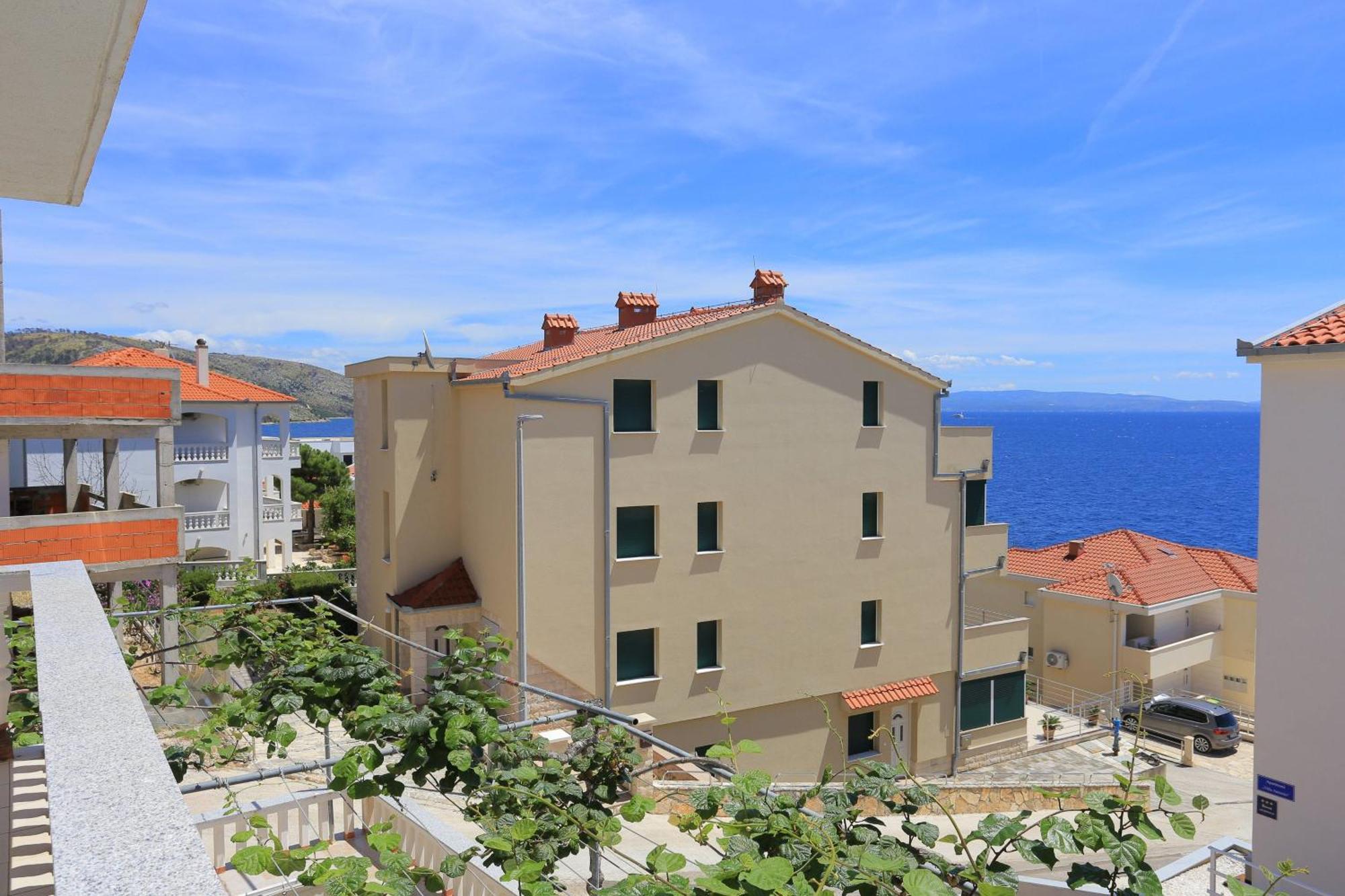 Family Friendly Apartments With A Swimming Pool Businci, Ciovo - 11232 Трогир Экстерьер фото