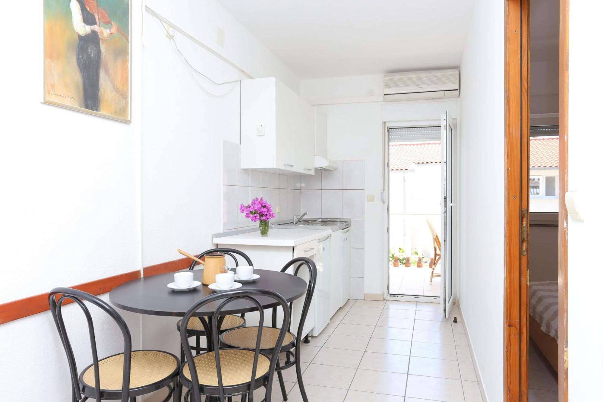 Family Friendly Apartments With A Swimming Pool Businci, Ciovo - 11232 Трогир Экстерьер фото